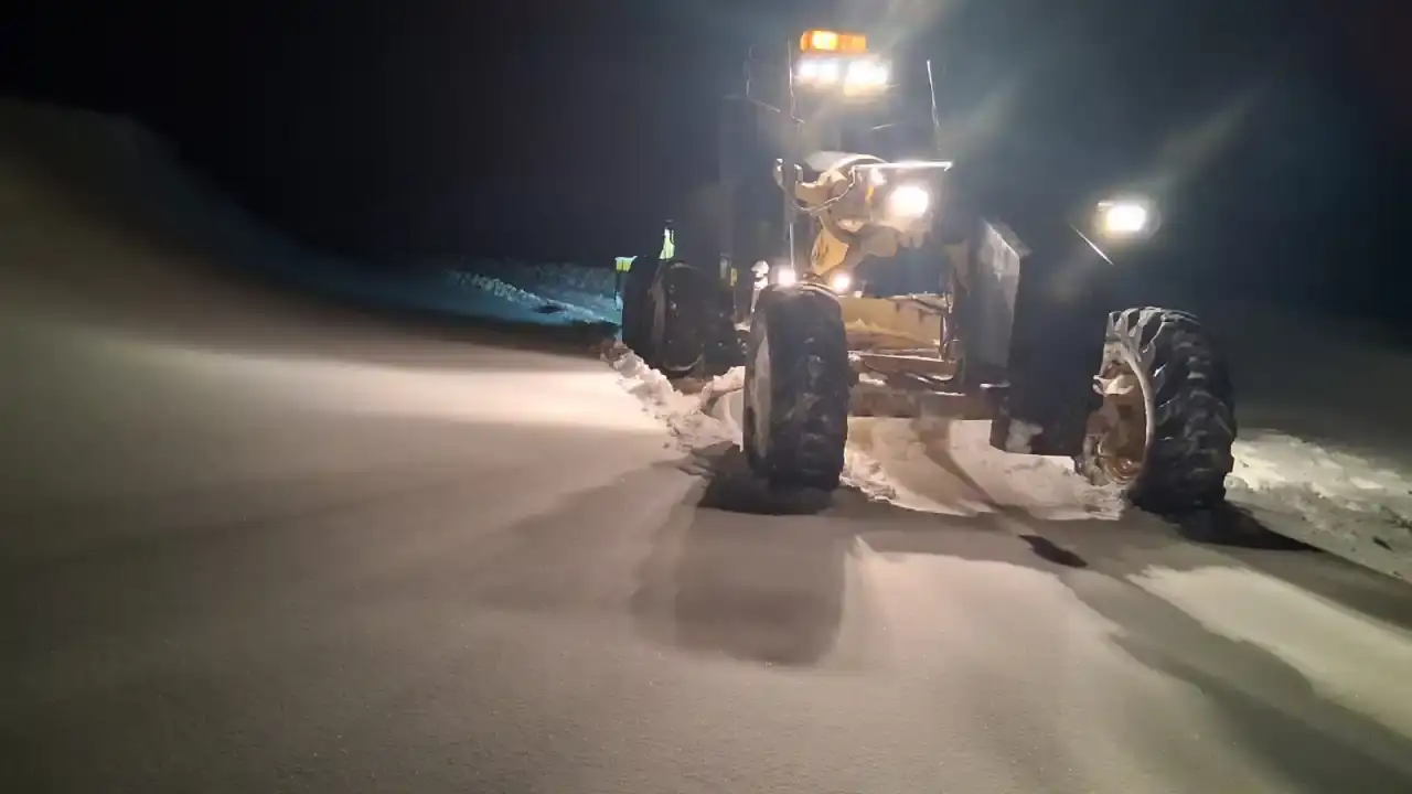 Antalya Kırsalında Ulaşım Hattı Durdu, Ekipler Seferber Oldu 2